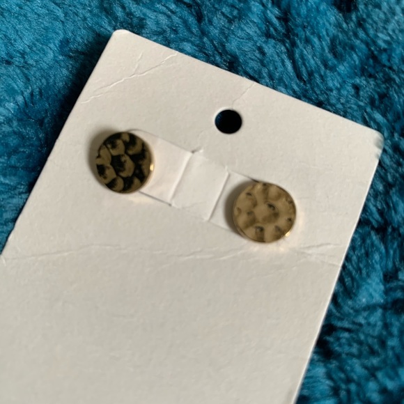 NWT Banana Republic Hammered Gold Small Studs - Picture 2 of 4